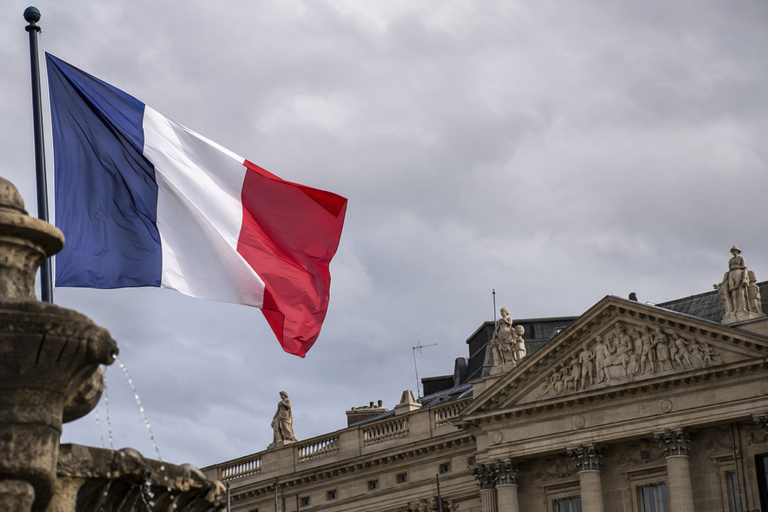 IMF warns France on fiscal risks as deficit lingers